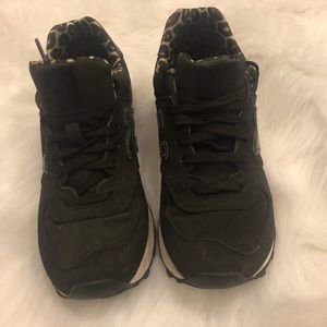 Black New Balance with cheetah details!